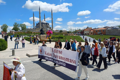 ‎Zübeyde Hanım Anıtından Atatürk Anıtına Yürüdüler