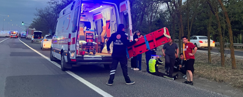 Kaza Sonrası Trafik Güvenliğini Sağlayan Polise Otomobil Çarptı