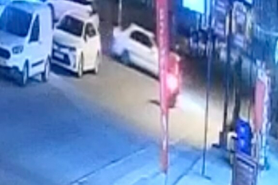 Motosiklet İle Otomobilin Çarpışması Kameraya Yansıdı