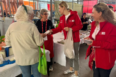 Türk Kızılay Edirne Şubesi Üyeleri Anneleri Ziyaret Etti