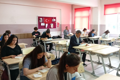 Kaymakam Özderin Öğrencilerle Okuma Etkinliğine Katıldı