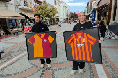 İmzalı Formalar Evin En Özel Köşesinde Yer Alacak