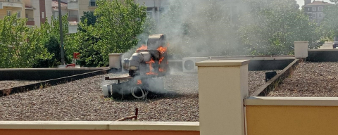 Tekirdağ'da İş Yerindeki Yangın Otoparktaki Araçlara Sıçramadan Söndürüldü