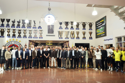 Başkan Saran ve Yöneticilerden Futbolculara Veda Yemeği