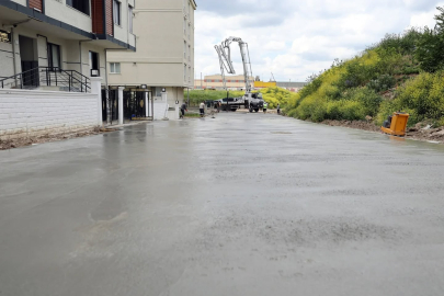 Yıldırım Beyazıt Mahallesinde Kırlangıç Sokakta Beton Yol Çalışması Tamamlandı