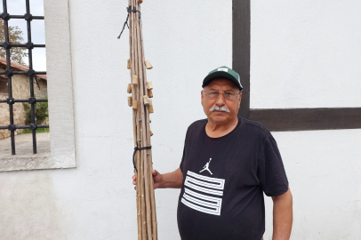 Geçim İçin Kamış Yapıp Satıyor