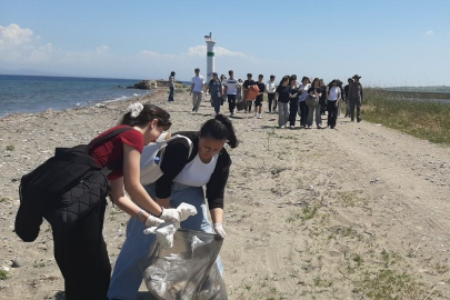 Lise Öğrencilerinden Sulak Alan Temizliği