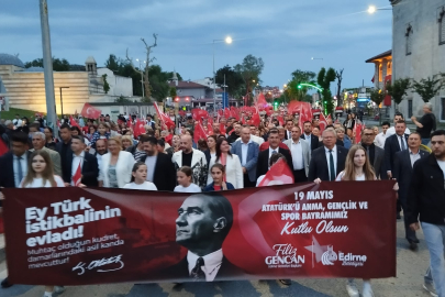 Edirne'de Coşkulu Fener Alayı