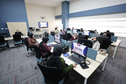 Gençler İçin Dijital Gençlik Merkezi Açıldı
