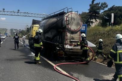 Tekirdağ'da Çimento Yüklü Kamyon İtfaiyenin Müdahalesiyle Söndürüldü
