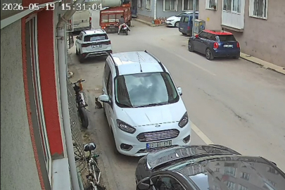 Edirne'de Aynı Sokakta Yarım Saat Arayla İki Kaza Kameralara Yansıdı