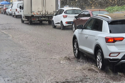 Tekirdağ'da Şiddetli Yağış Yolları Dereye Çevirdi