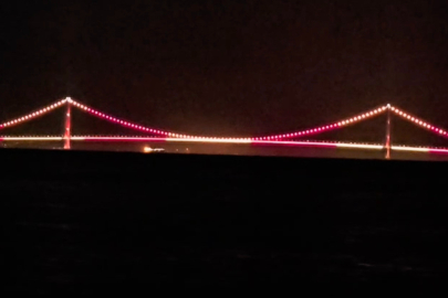 Çanakkale Köprüsü Sarı Kırmızılı Renklerle Aydınlatıldı