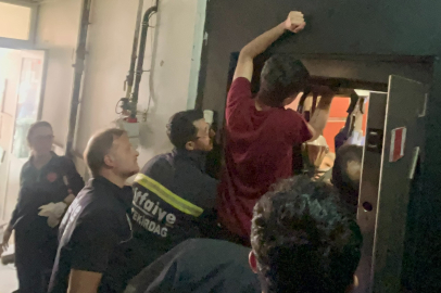 İtfaiye Erlerinin En Zor Anı: Gözyaşları İçinde Haykıran Gencin Sıkışan Kolunu Sağ Salim Kurtardılar