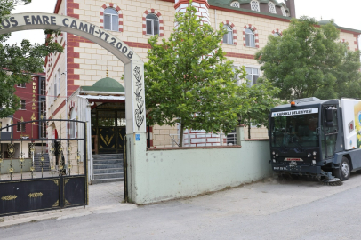 Kapaklı’da Bayram Öncesi Cami Bahçelerinde Temizlik Çalışması