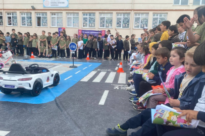 Kırklareli'nde Öğrenciler Jandarmanın Mobil Trafik Eğitim Aracında Bilgilendirildi