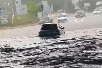 Tekirdağ'da 10 Dakikalık Sağanak Hayatı Felç Etti