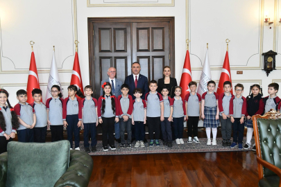 Vali Soytürk Minik Öğrencileri Makamında Ağırladı