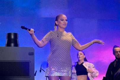 Şarkıcı Demet Akalın, Kırklareli'nde Konser Verdi