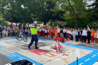 Üsküplü Minik Öğrenciler Trafik Güvenliğini Jandarmadan Öğrendi
