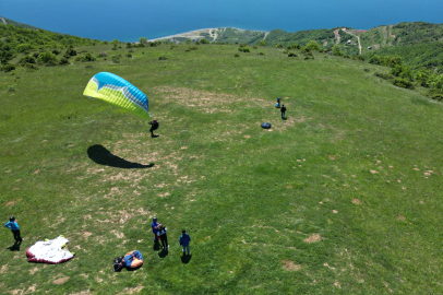 Tekirdağ Bayramda Paraşüt Tutkunlarını Bekliyor