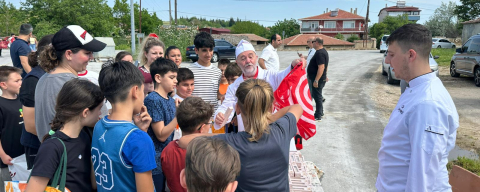 Edirne’deki Bayram Geleneğine “Kurabiyeci Dede” Desteği