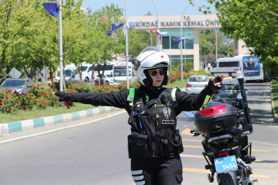 Tekirdağ'da Motorize Trafik Ekibinin Tek Kadın Polisi Denetimlerde Aktif Rol Üstleniyor