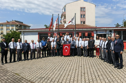 Vali Sezer Gazilerle Bayramlaştı