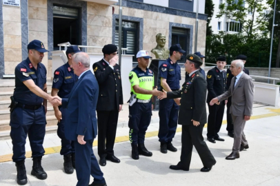 Keşan'da Emniyet ve Jandarmada Bayramlaşma Töreni Düzenlendi