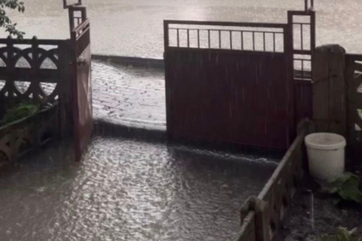 Lüleburgaz’da Sağanak Yağış Etkili Oldu! Cadde ve Sokaklar Göle Döndü