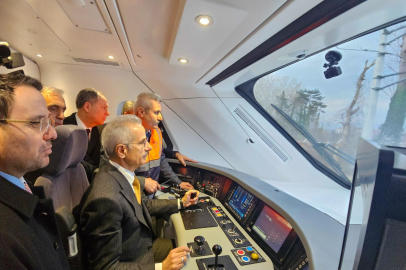 Bakan Uraloğlu: "Test Süreçleri Başarıyla Devam Eden Milli Elektrikli Hızlı Tren'imiz Saatte 240 Kilometre Hıza Ulaştı"