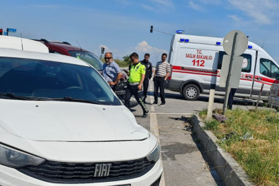 Tekirdağ'da Otomobille Hafif Ticari Aracın Çarpıştığı Kazada 3 Kişi Yaralandı