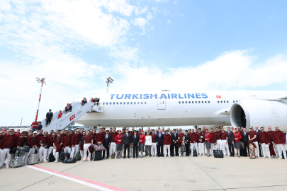 Gençlik ve Spor Bakanı Bak, A Milli Futbol Takımı'nı ABD'ye Uğurladı
