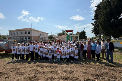 Enez’de Öğrenciler Fidanları Toprakla Buluşturdu
