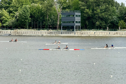 Sporcular Meriç Nehri’nde Kürek Çekmeye Başladı