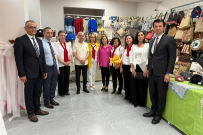 Vali Turan Lüleburgaz Halk Eğitimi Merkezi Sergisini Ziyaret Etti