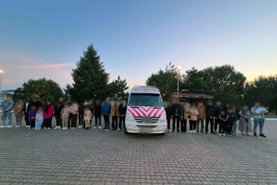 Çanakkale'de 33 Kaçak Göçmen İle 2 Organizatör Yakalandı