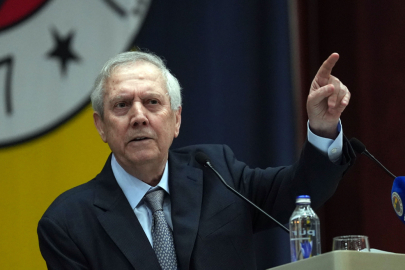 Aziz Yıldırım, 8 Yıl Sonra Yeniden Fenerbahçe Başkanı Seçildi
