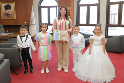 Edirne Belediyesi Çocuk Etkinlik Merkezi Öğrencilerinden Renkli Yılsonu Şenliği