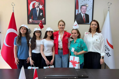 Edirne'de Kızılay Kulübü Öğrencilerinden Türk Kızılay'a Ziyaret