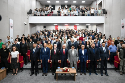 Vali Uğur Turan “Dökümden Gökyüzüne” Konferansına Katıldı