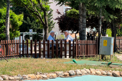 ‎Sıcaklık 31 Dereceye Ulaştı, Edirneliler Gölgeye Sığındı