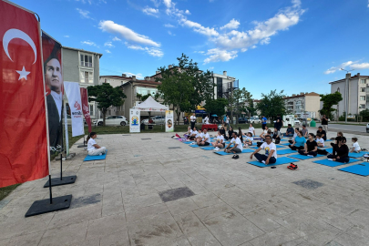Edirne'de "Sağlıklı Yaşlanma İçin Yoga" Etkinliği Düzenlendi