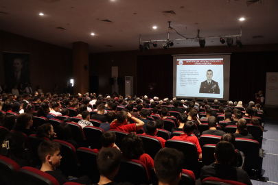 Kırklareli'nde "Kahramanlık Buluşmaları" Etkinliğinde Şehitlerin Hayat Hikayeleri Katılımcıları Duygulandırdı