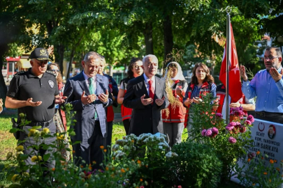 Şehit Komiser Yardımcısı Selim Sarıkaya Kabri Başında Anıldı