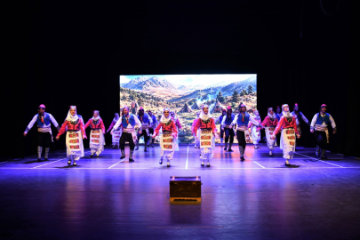 Tekirdağ’da Maarif Halk Dansları Gösterisi Büyük Beğeni Topladı
