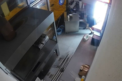 Edirne’de Asma Kilidi Kırıp Kasayı Boşaltan Çocuk Hırsızlar Kamerada