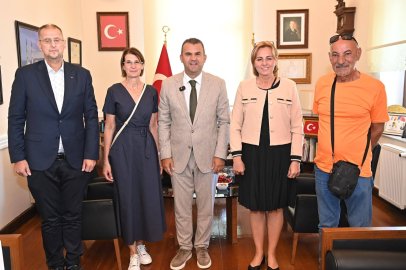 Kiraz Festivali’nde Heyetlere Tarihi Belediye Binası’nda Ziyaret