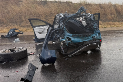 Çanakkale'de Tankere Çarpan Otomobildeki 2 Kişi Öldü, 2 Kişi Ağır Yaralandı