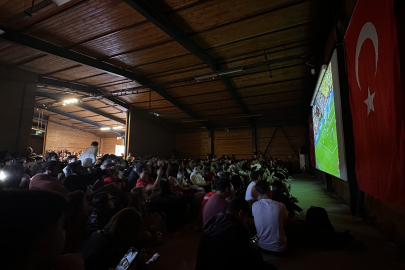 Çanakkale'de A Milli Futbol Takımı'nın Maçı Dev Ekrandan İzlendi
